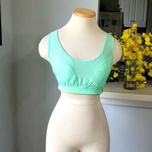 FILA SPORTS, HIGH‎ IMPACT.GREEN SPORTS BRA. SIZE LARGE.